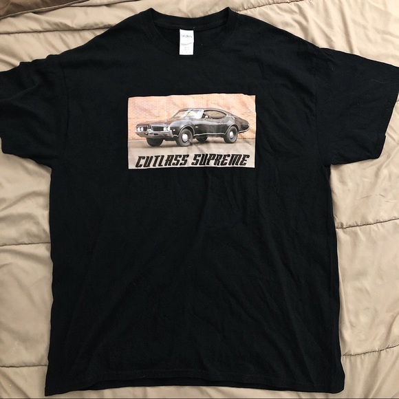 Vintage “Cutlass Supreme” t shirt - Picture 4 of 6